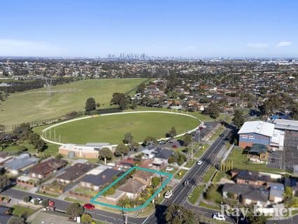 2 Henley Drive, Gladstone Park - Thumbnail 4
