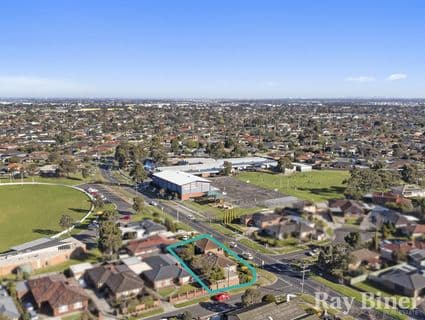2 Henley Drive, Gladstone Park - Thumbnail 6