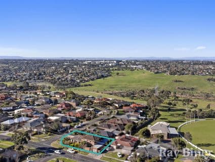 2 Henley Drive, Gladstone Park - Thumbnail 8