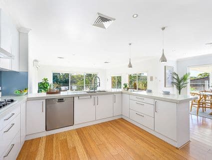 8 Jessica Gardens, St Ives - Thumbnail 3