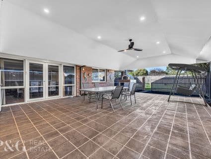 16 Meredith Close, Narre Warren South - Thumbnail 2
