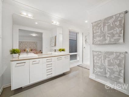 17 Ashburton Avenue, Manor Lakes - Thumbnail 4