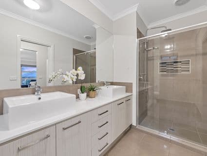 12 Honeyblossom Street, Manor Lakes - Thumbnail 5