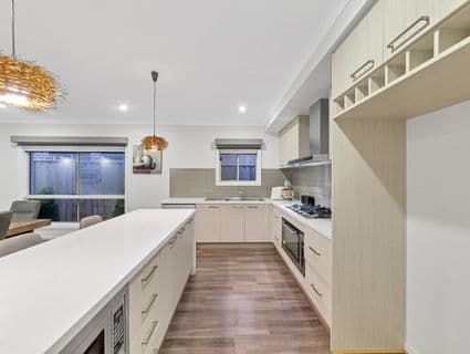 12 Honeyblossom Street, Manor Lakes - Thumbnail 7