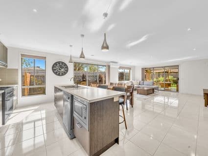 24 Dusky Bells Drive, Cranbourne West - Thumbnail 3