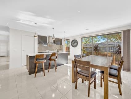 24 Dusky Bells Drive, Cranbourne West - Thumbnail 4