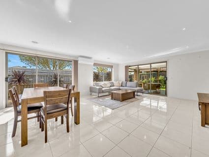 24 Dusky Bells Drive, Cranbourne West - Thumbnail 5