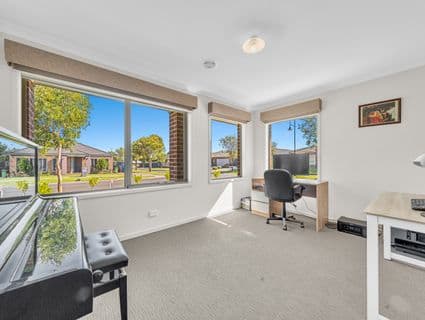 24 Dusky Bells Drive, Cranbourne West - Thumbnail 7