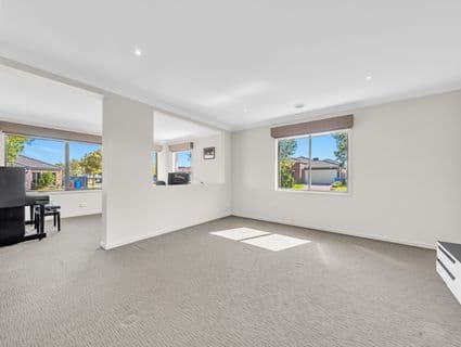24 Dusky Bells Drive, Cranbourne West - Thumbnail 8