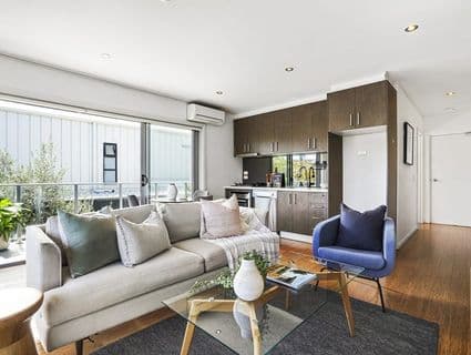 404, St Kilda East - Image 1