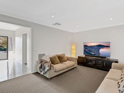 9 Gleneagles Close, Carrum Downs - Thumbnail 2