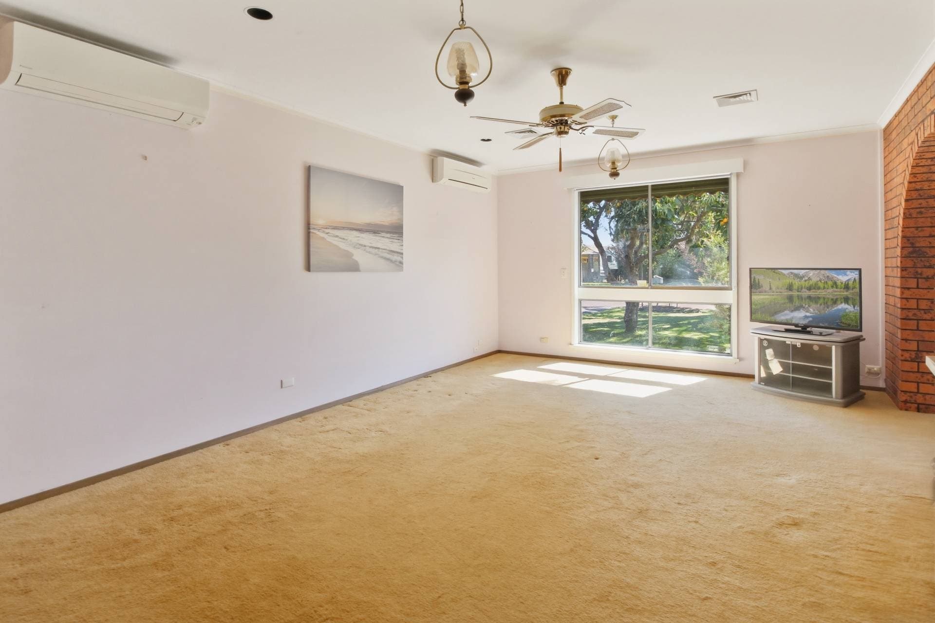 SPACIOUS, SOLID & PACKED WITH POTENTIAL ON 992m², Paynesville
    7 Rex Street VIC, Paynesville 7 Rex Street - Thumbnail 4