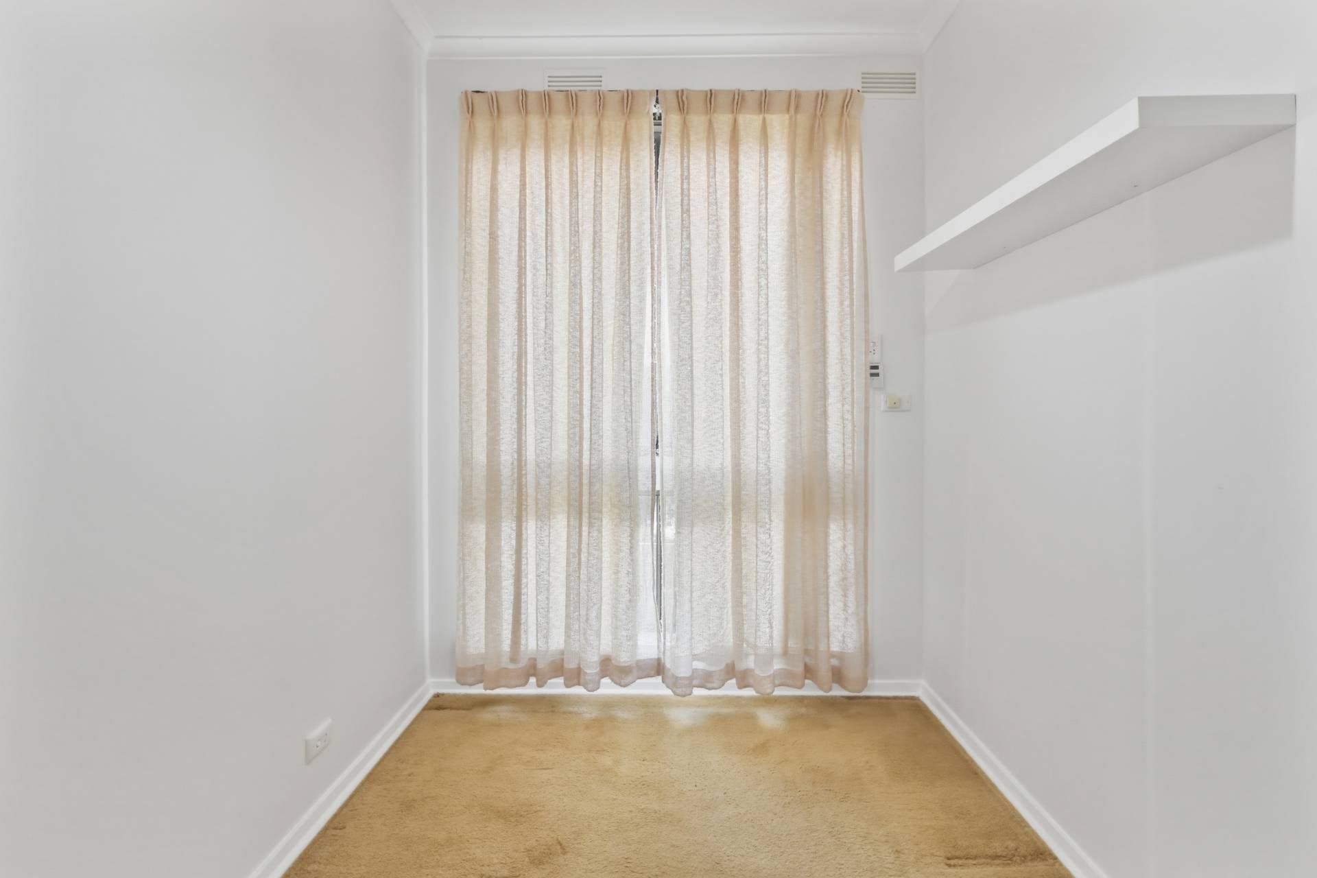 SPACIOUS, SOLID & PACKED WITH POTENTIAL ON 992m², Paynesville
    7 Rex Street VIC, Paynesville 7 Rex Street - Thumbnail 6