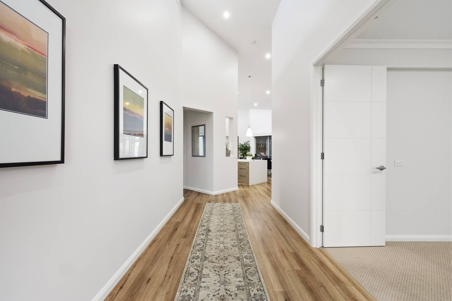 IMMACULATE, IMPRESSIVE & DESIGNED TO ENTERTAIN, Paynesville
    29 Eagle Bay Terrace VIC, Paynesville 29 Eagle Bay Terrace - Thumbnail 2