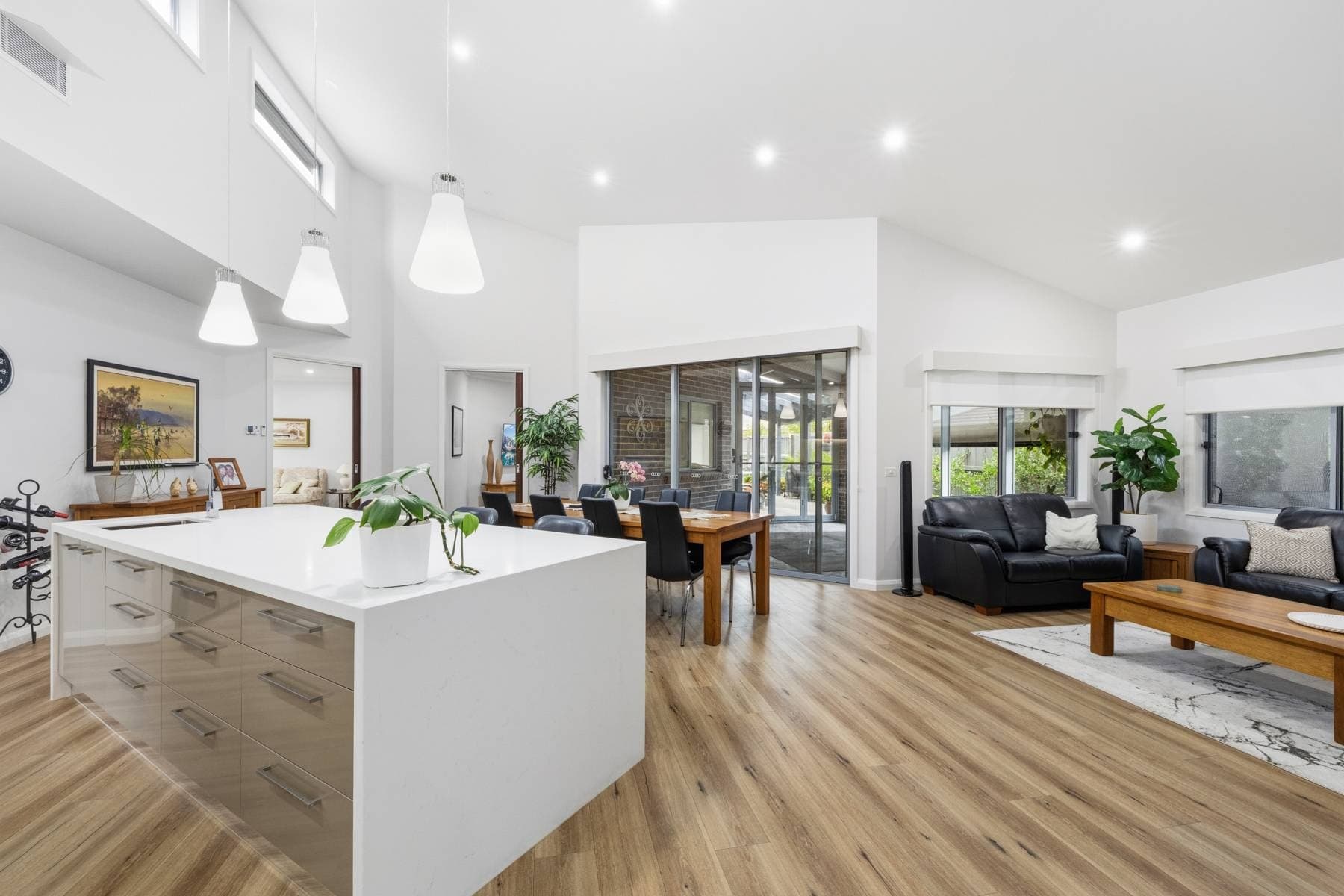 IMMACULATE, IMPRESSIVE & DESIGNED TO ENTERTAIN, Paynesville
    29 Eagle Bay Terrace VIC, Paynesville 29 Eagle Bay Terrace - Thumbnail 5