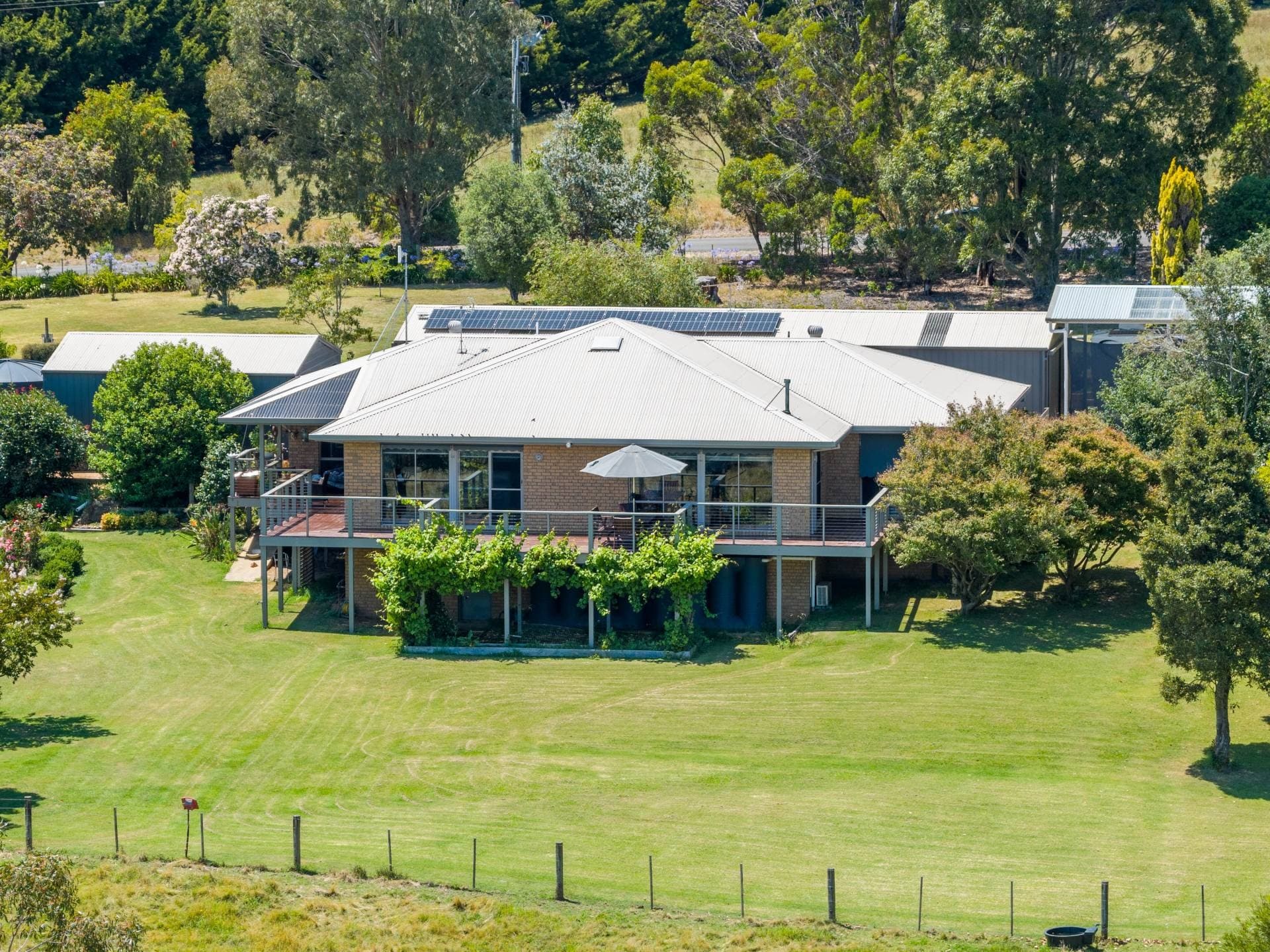RIVERSIDE FAMILY HOME IN METUNG, Metung
    305 Punt Rd VIC, Metung 305 Punt Rd - Image 1