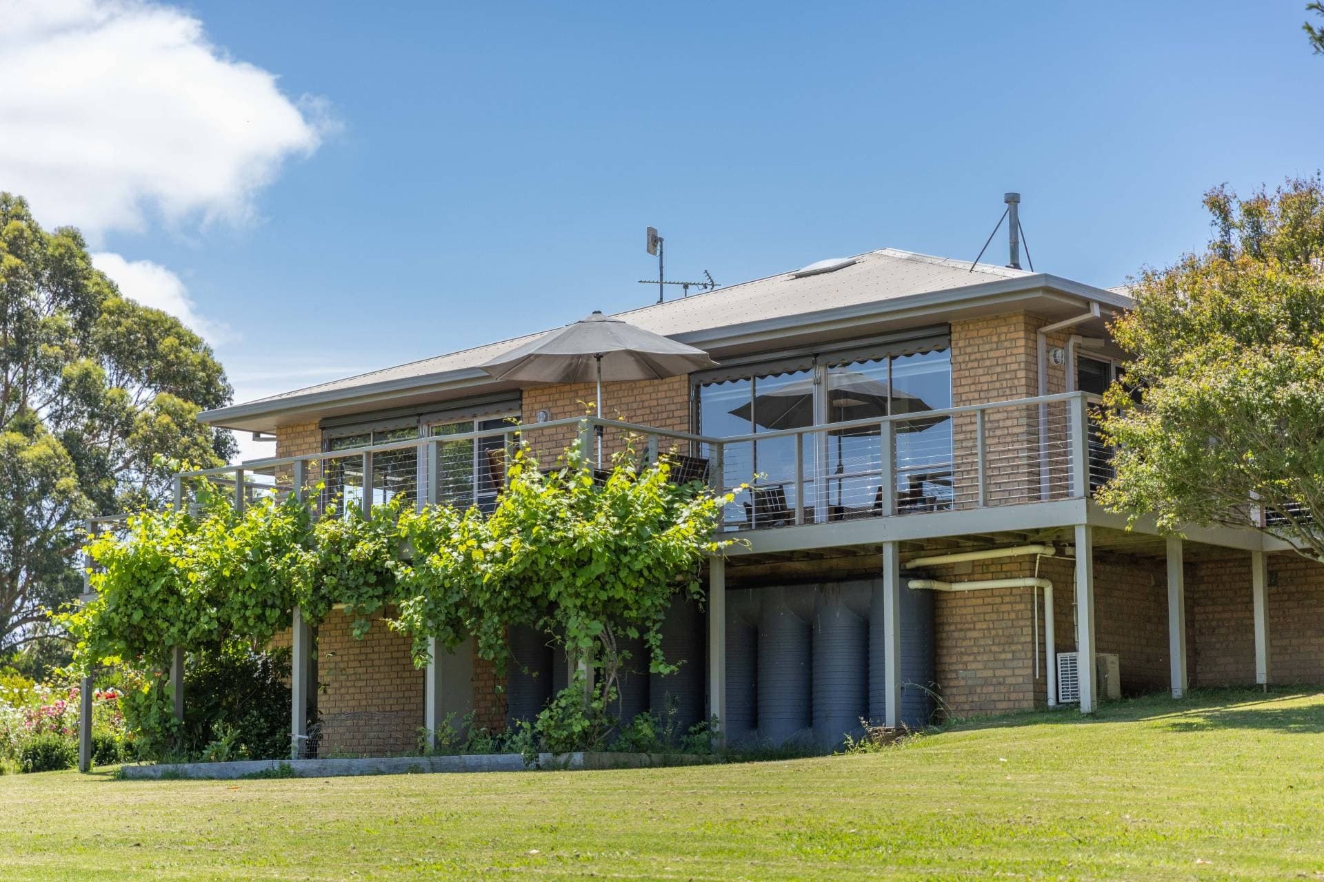 RIVERSIDE FAMILY HOME IN METUNG, Metung
    305 Punt Rd VIC, Metung 305 Punt Rd - Thumbnail 2