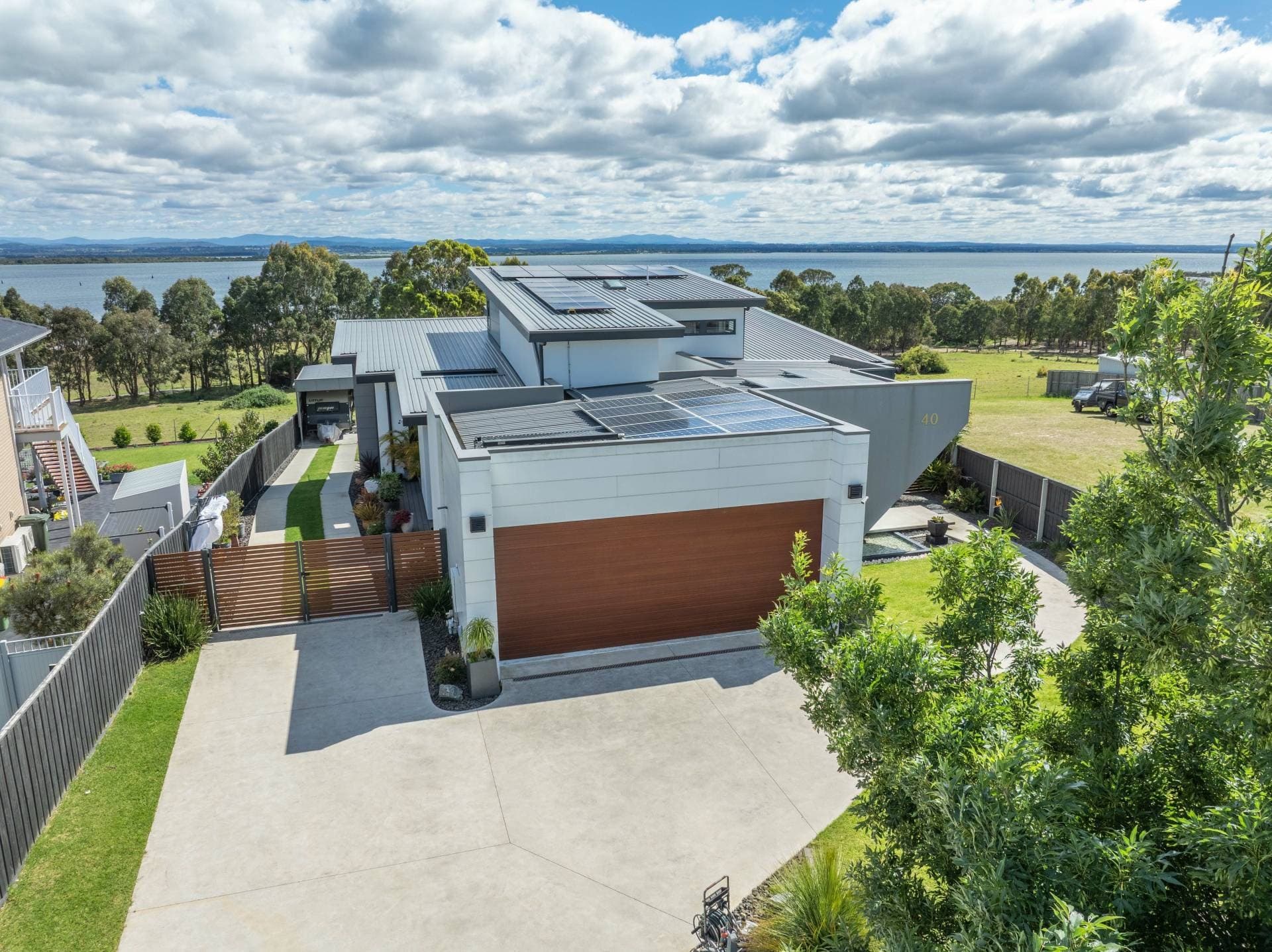 ARCHITECT-DESIGNED MASTERPIECE, Paynesville
    40 Eagle Bay Tce VIC, Paynesville 40 Eagle Bay Tce - Thumbnail 3