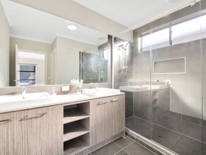 85 Holyoake Parade, Manor Lakes - Thumbnail 4