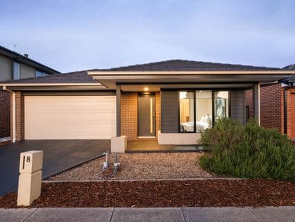 8 Scoria Circuit, Craigieburn - Image 1