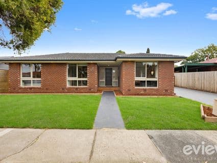 57 Dunsterville Crescent, Frankston - Thumbnail 2