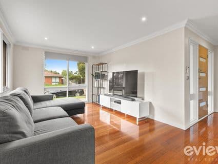 57 Dunsterville Crescent, Frankston - Thumbnail 3