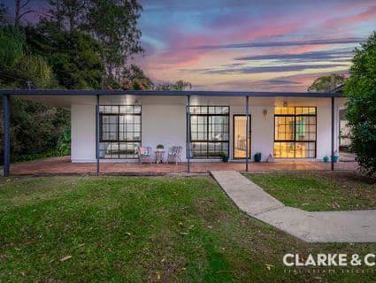 404, Glass House Mountains - Thumbnail 3
