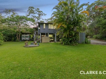 404, Glass House Mountains - Thumbnail 7