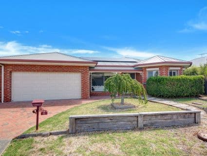 4 Radiata Close, Manor Lakes - Thumbnail 2