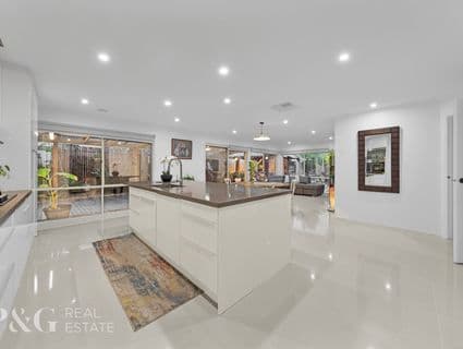 10 Merriwee Grove, Narre Warren South - Thumbnail 2