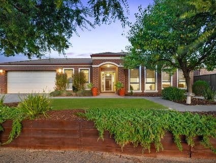 11 Glenmaggie Place, Manor Lakes - Image 1