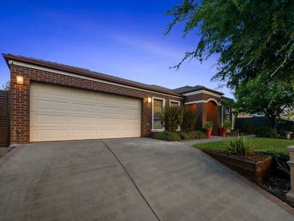 11 Glenmaggie Place, Manor Lakes - Thumbnail 2