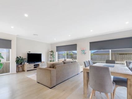 134 Pembrey Loop, Cowes - Image 1