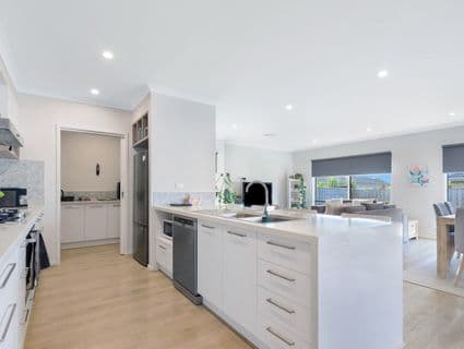 134 Pembrey Loop, Cowes - Thumbnail 2