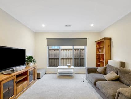 134 Pembrey Loop, Cowes - Thumbnail 3
