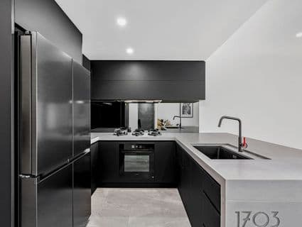 1703/50 Marine Parade, Southport - Thumbnail 2