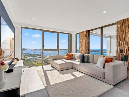 1703/50 Marine Parade, Southport - Thumbnail 3