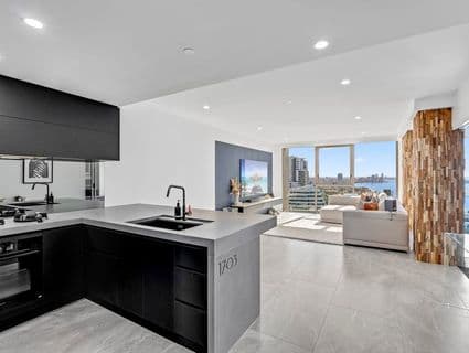 1703/50 Marine Parade, Southport - Thumbnail 4