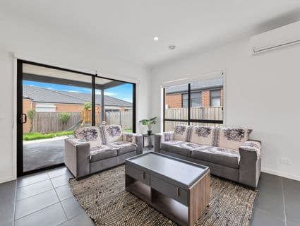 17 Loganberry Road, Manor Lakes - Thumbnail 7