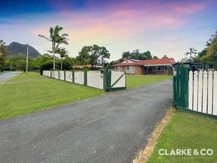 404, Glass House Mountains - Image 1
