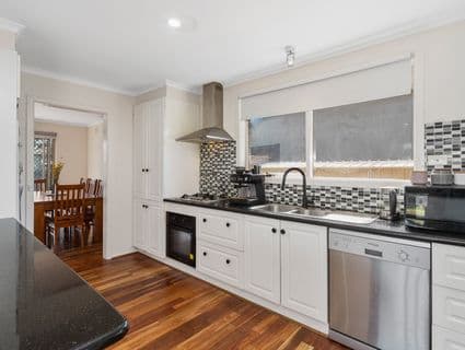 24 Sussex Crescent, Seaford - Thumbnail 3