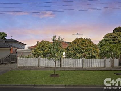 15 East Street, Hadfield - Thumbnail 2