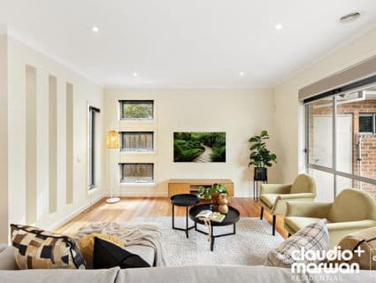 4/18 Curie Avenue, Oak Park - Image 1