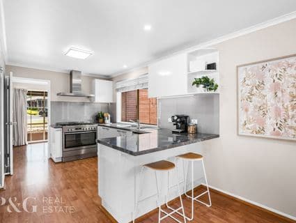 1 Cliveden Close, Narre Warren South - Thumbnail 2