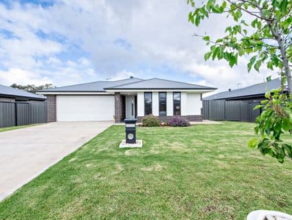 21 Peel Place, Dubbo - Image 1