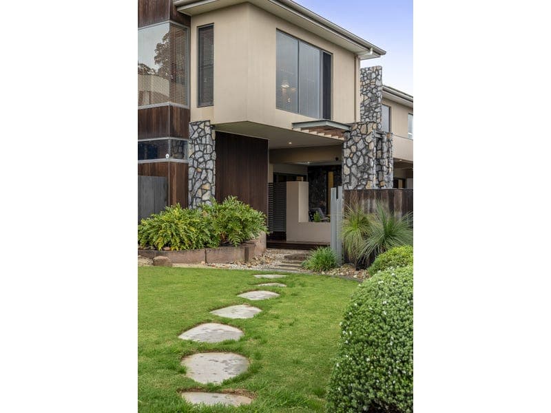8 St Ives Court, Mount Lofty - Thumbnail 3