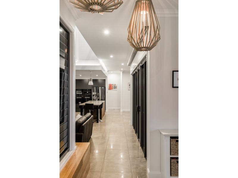 8 St Ives Court, Mount Lofty - Thumbnail 6