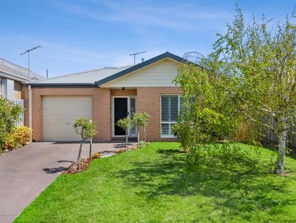 110 Fifth Avenue, Rosebud - Image 1
