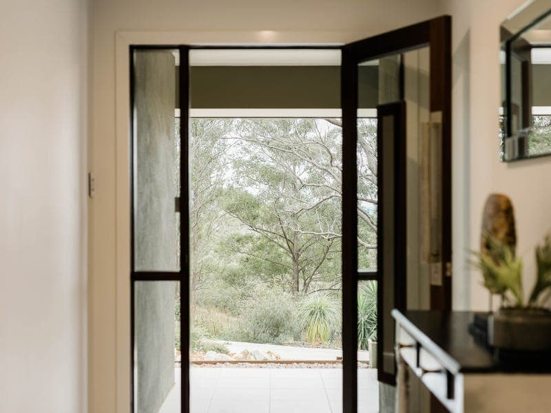 31 Zuccoli Drive, Blue Mountain Heights - Thumbnail 2