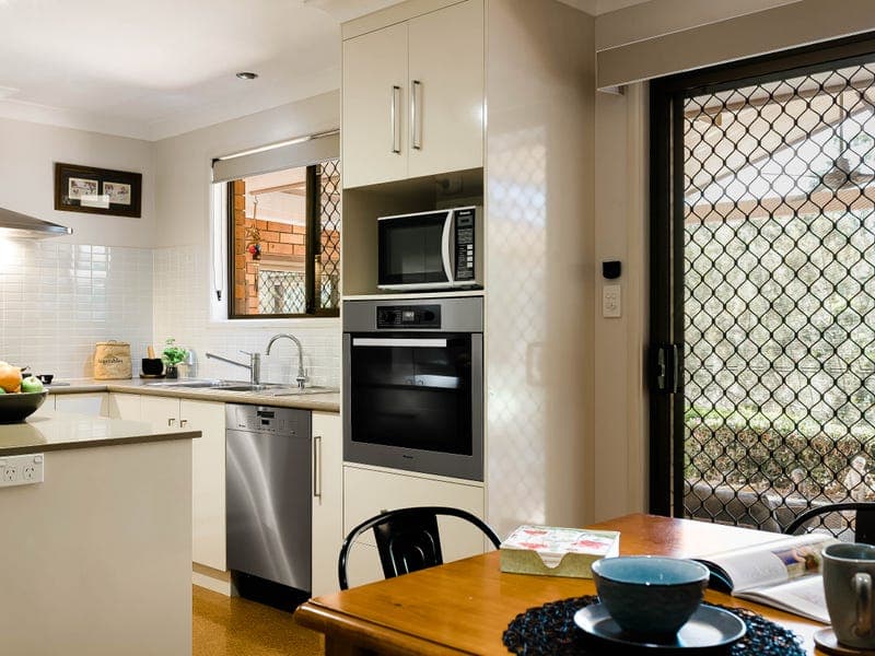 10 Blue Meadow Court, Blue Mountain Heights - Thumbnail 3